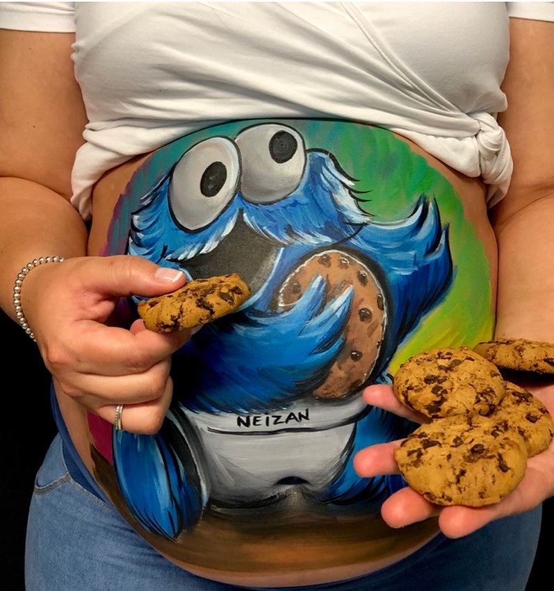 bellypainting de mosntruo de las galletas para embarazada